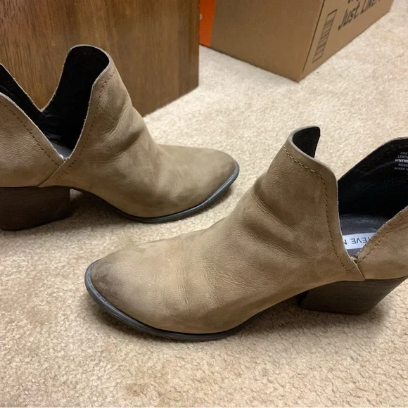Steve Madden Women's Beige Ankle Booties - Picture 7 of 11